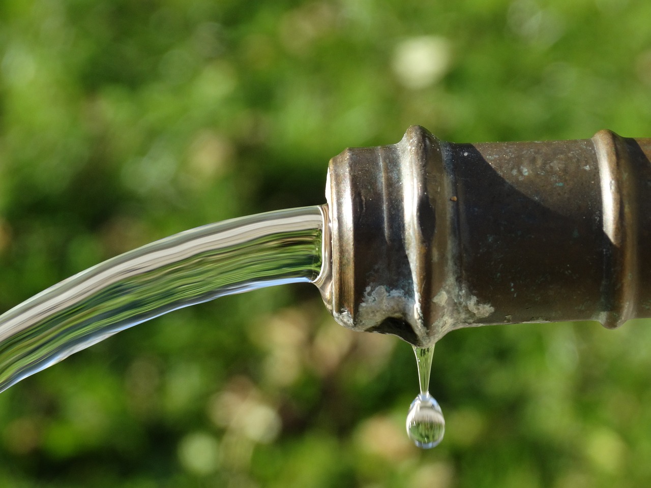 Les risques liés à une fuite d'eau : comment les identifier et les éviter